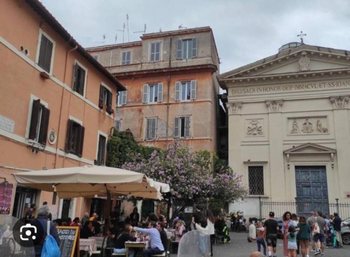 Central Apartment In Trastevere ローマ エクステリア 写真
