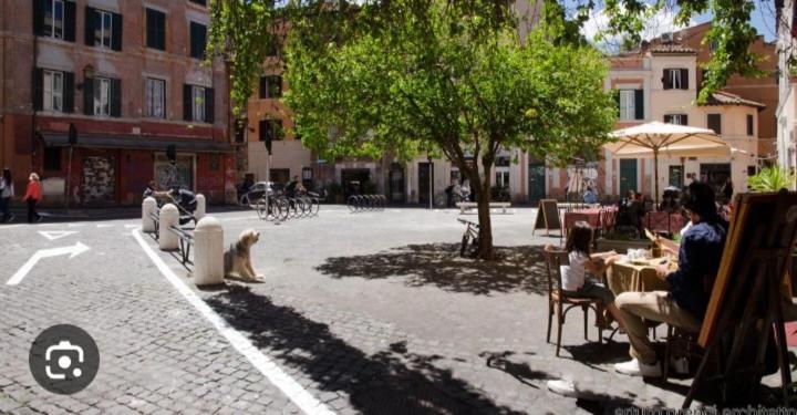 Central Apartment In Trastevere ローマ エクステリア 写真